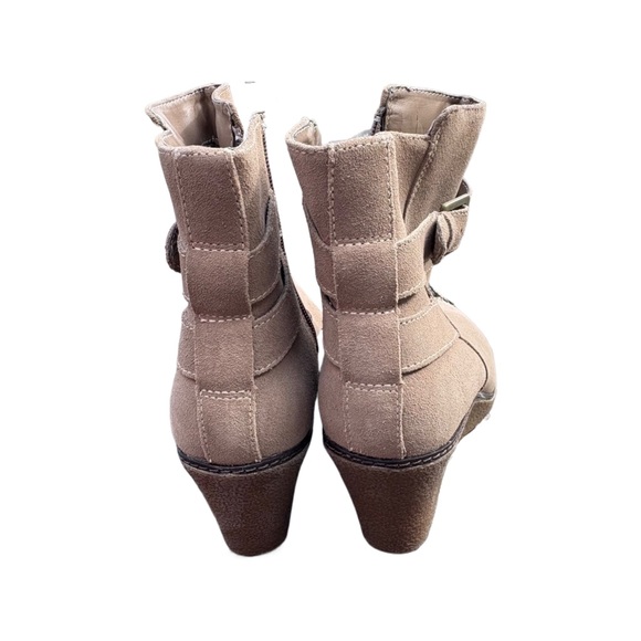Hush Puppies Beige Ankle Booties - Picture 5 of 13